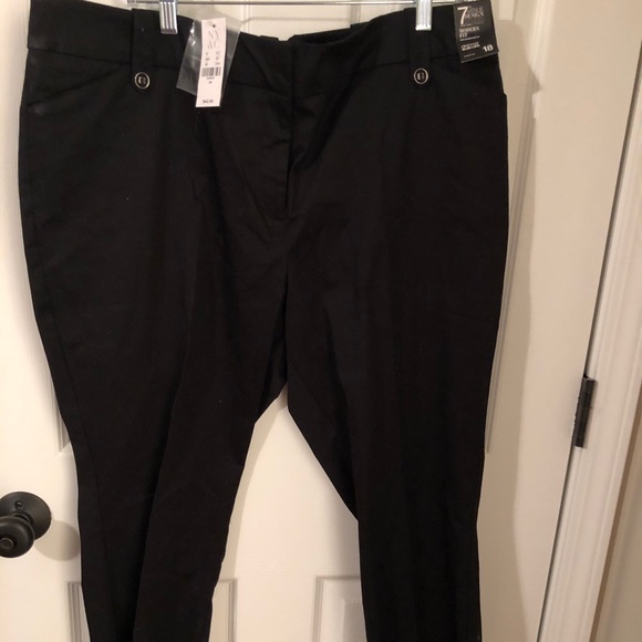 NWT New York & Co., modern fit slim leg Capri/crop - Picture 2 of 8